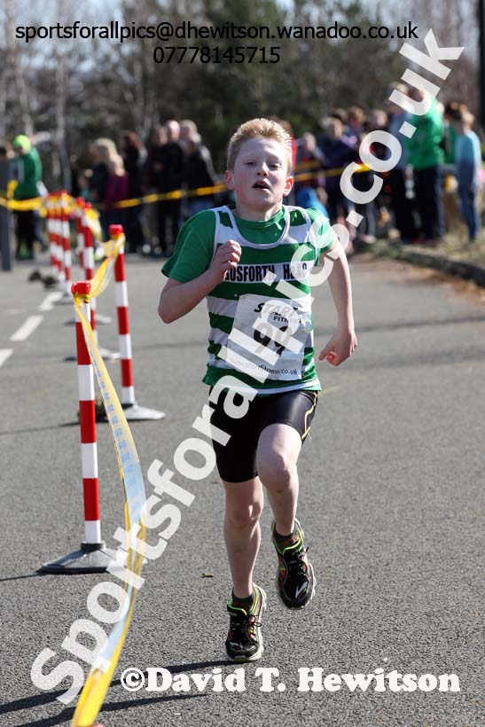 Under-13s boys and girls Elswick Harriers Good Friday Road Relays. Photo: David T. Hewitson/Sports for All Pics